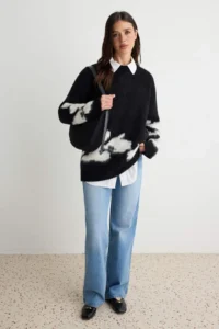 TRENDYOLMİLLA Black Flower embroidered Thick Oversized Knitwear Sweater - Image 2