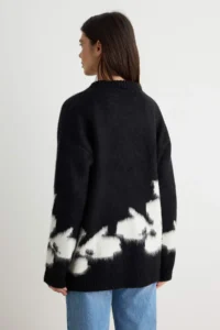 TRENDYOLMİLLA Black Flower embroidered Thick Oversized Knitwear Sweater - Image 5