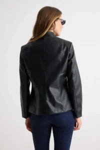 TRENDYOLMİLLA Black Fitted Pattern Napolyon Kapama Faux Leather Coat - Image 6