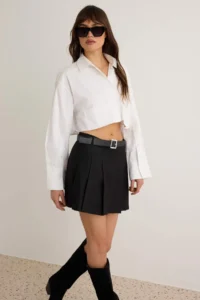 TRENDYOLMİLLA Black pleated Arched Shorts - Image 2