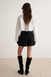 TRENDYOLMİLLA Black pleated Arched Shorts - Image 4