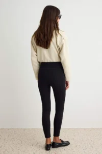 TRENDYOLMİLLA Black Button Detailed High Waist Cotton Tok Material Knitting Leggings - Image 4