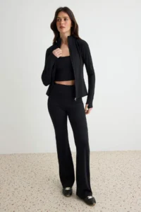 TRENDYOLMİLLA Black Fitted Zippered flared leg Cotton Rib Knitting Top and Bottom Set - Image 3