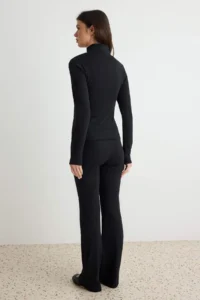 TRENDYOLMİLLA Black Fitted Zippered flared leg Cotton Rib Knitting Top and Bottom Set - Image 5