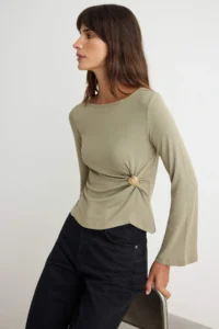 TRENDYOLMİLLA Oil GreenFitted Boat Neck Accessory Detailed Soft Knitting Blouse