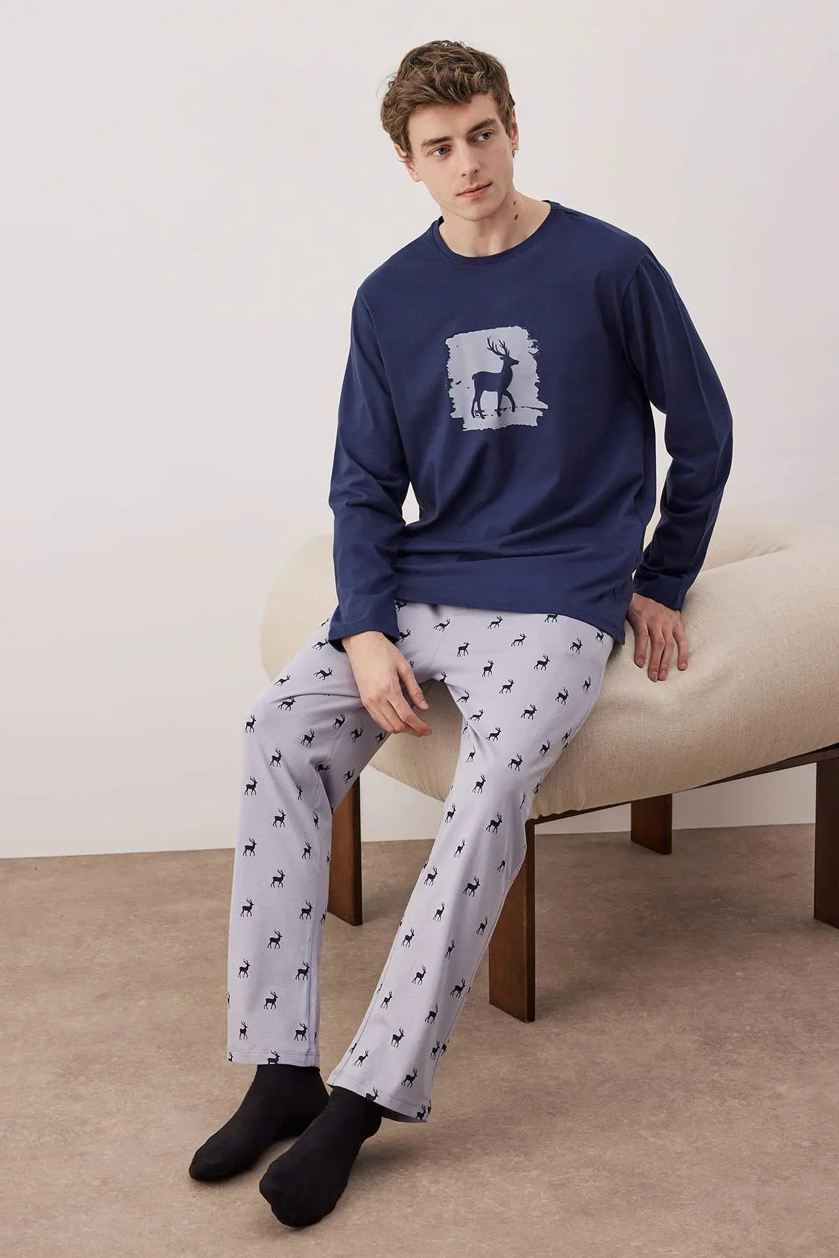 TRENDYOLMİLLA MEN NAVY BLUE Geyik Printed Regular Fit Knitting Pajama Set